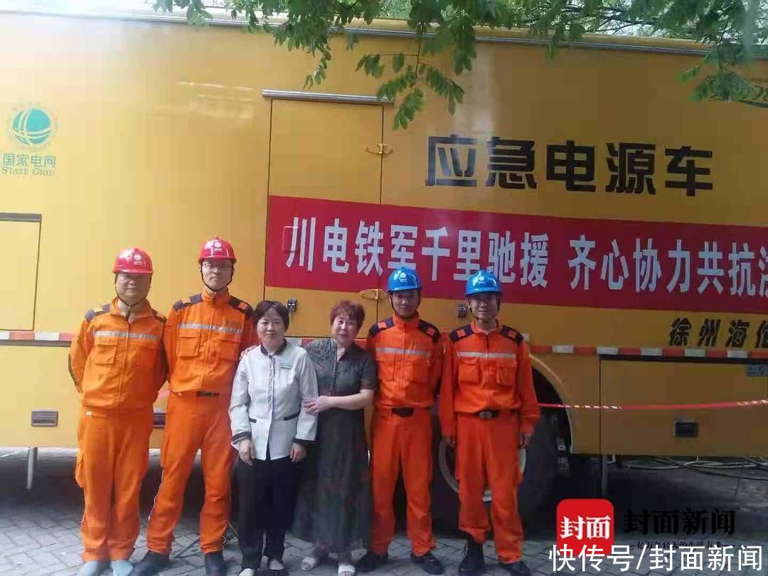 大姐|在郑州28年的四川眉山大姐为家乡救援队送去饭菜：我娘家人来了，我就得给他们做饭