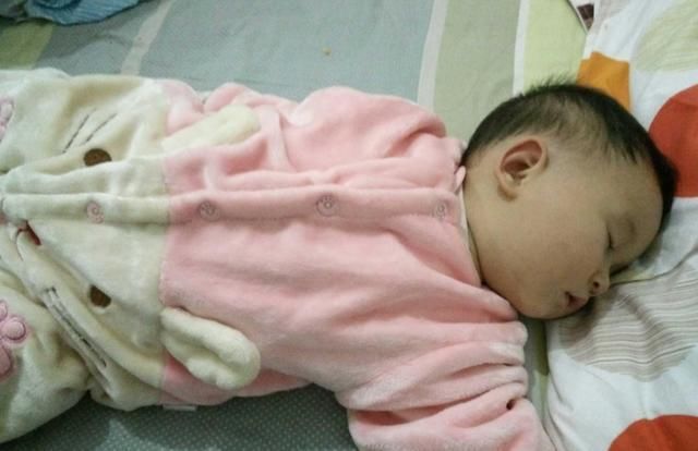 奶奶|1岁宝宝掉下床,奶奶的这个举动让娃没了呼吸,很多家长不知道