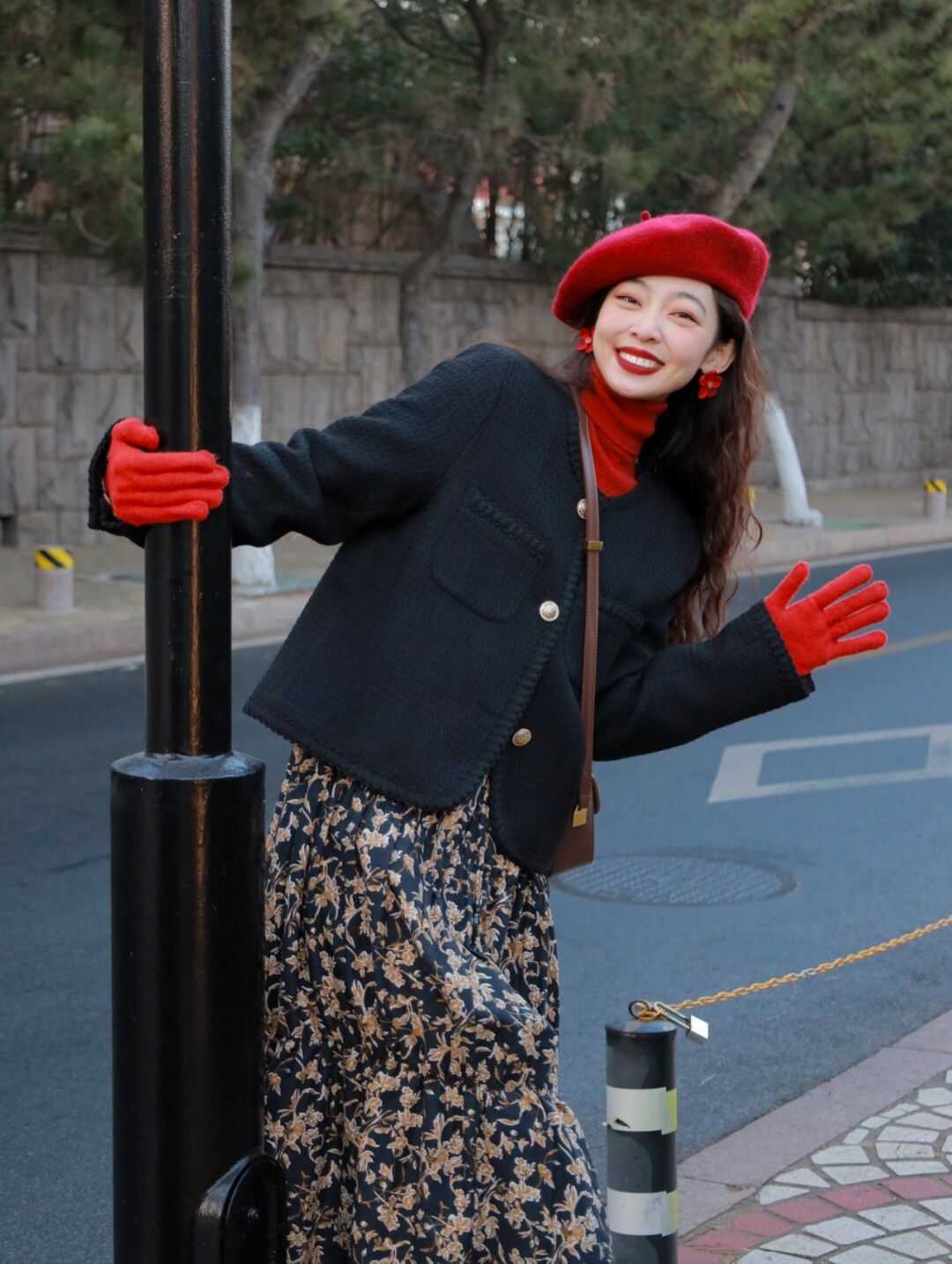 单品|黑红色怎样搭才不落入俗套?试试“内红外黑”,就知道有多牛了