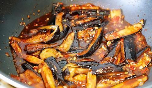 花青素|茄子此做法简直太下饭了，好吃到连汤汁都不剩，成本不到5块钱