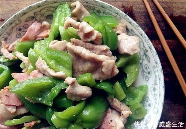 炒猪肉时,要想味道好,不需要淀粉记住一件事,肉是鲜嫩的美味的