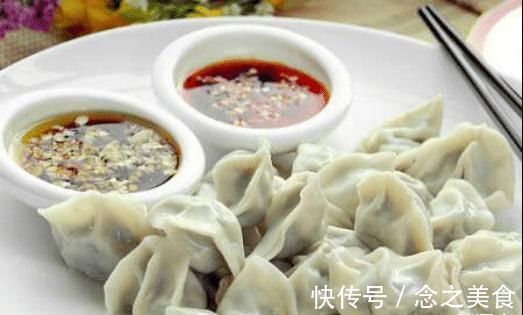 速冻水饺|超市里很便宜一袋的速冻水饺是怎么做的?人工的吗?