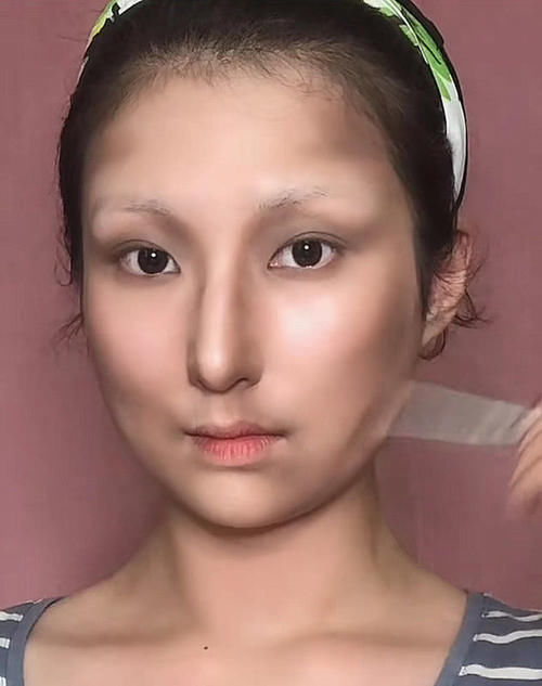 笑容|小姐姐仿妆“蒙娜丽莎”,开始这可是高难度,最后笑容都一样