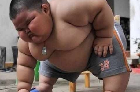 常吃|只因常吃这东西男童3岁胖成150斤，家长说已经成瘾戒不掉了！