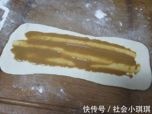 黑芝麻|两勺芝麻酱、一碗面粉,教你在家做麻酱烧饼,学会不用再去买了