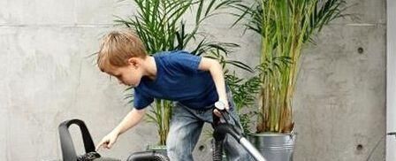 回答|“妈，同学说我的名牌鞋是盗版的”，妈妈的回答，影响孩子的自尊