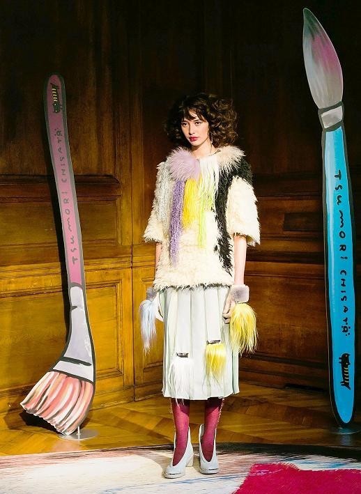 底裤|街拍潮流优雅的紧身打底裤美女,充满了女人优雅气质!