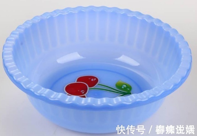 塑料盆易沾污渍难清洗教你4个妙招清洗塑料盆,顽固污渍轻松除