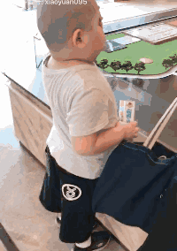 |搞笑GIF趣图:你的个子太高了,和你站一起感觉很自卑!