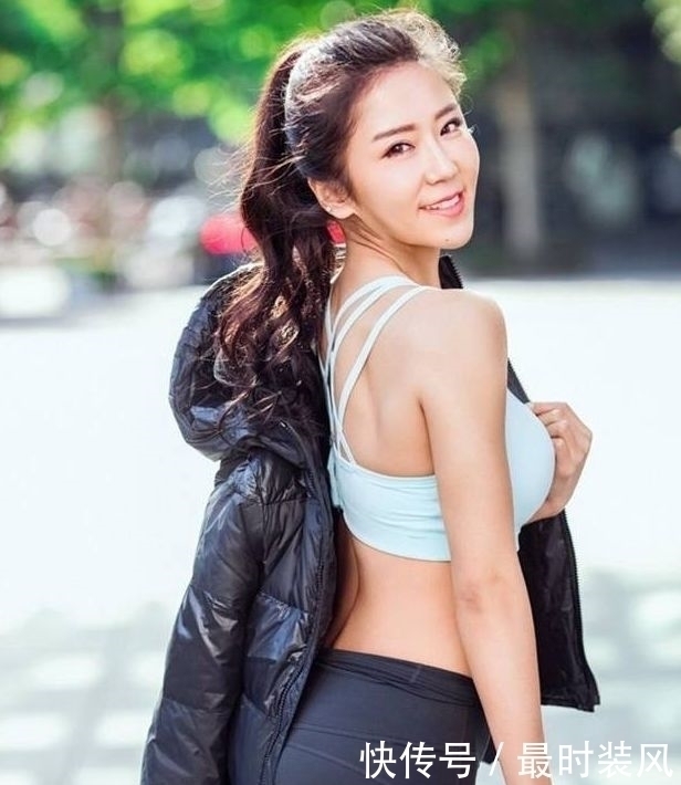 紧身|紧身打底裤美女,展现完美身材,穿出青春活力,尽显女人味