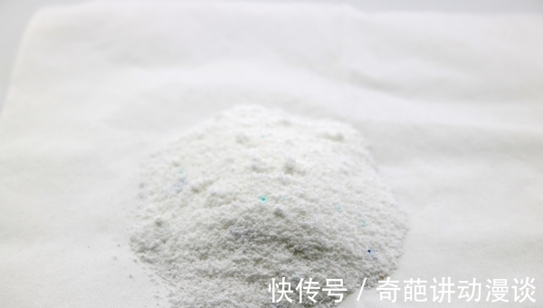 洗衣粉|洗衣服时，用洗衣液还是洗衣粉？很多人不知道，难怪洗不干净