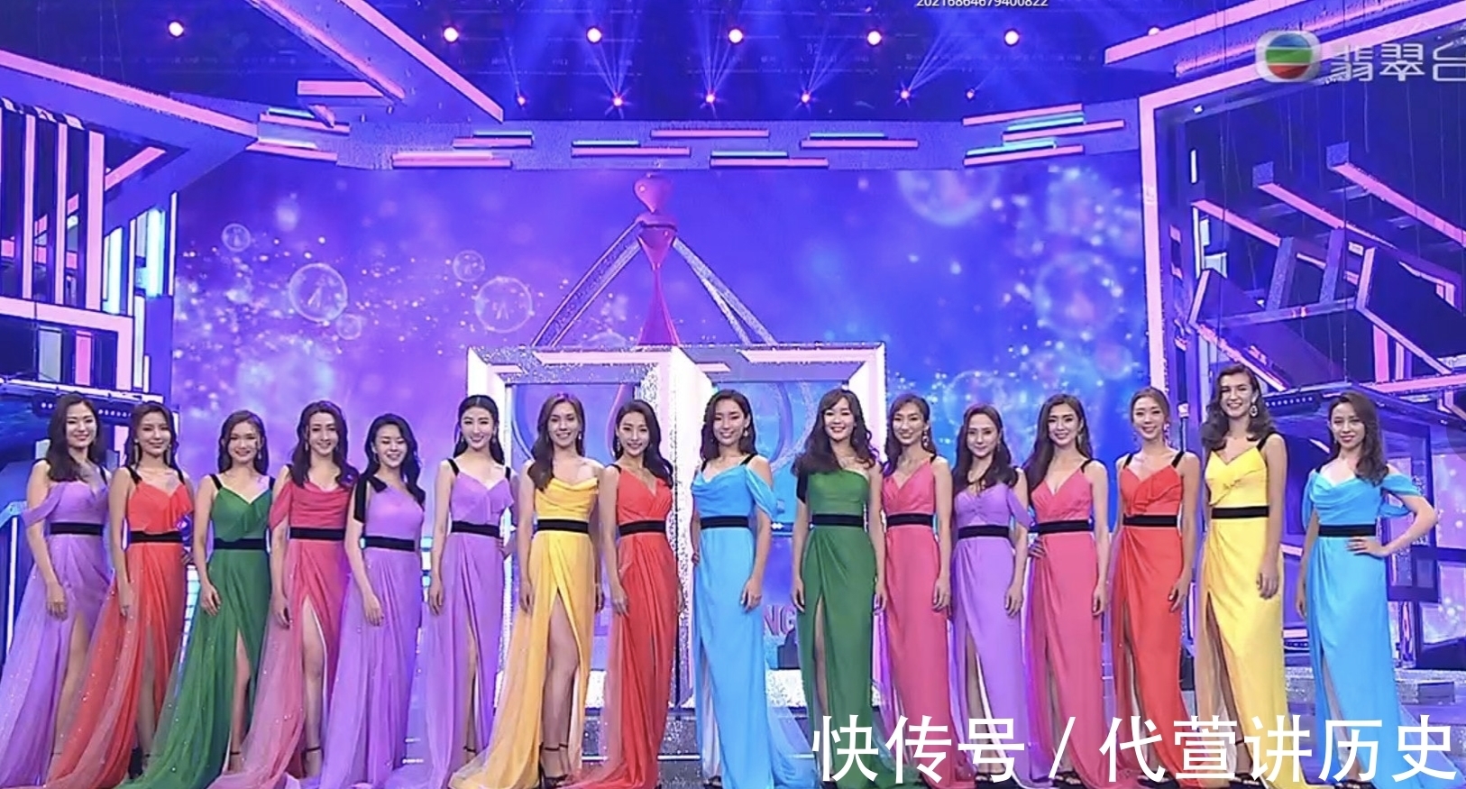 被淘汰|2021港姐选举12强出炉,关礼杰26岁女儿晋级,父女同台演出很温馨