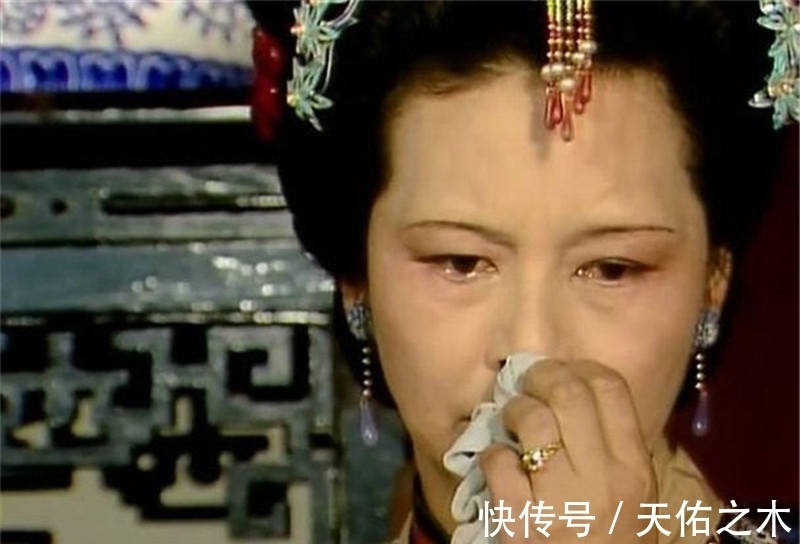 薛宝钗$谁给王夫人告密,充当她的心耳神意?不是袭人,也不是麝月