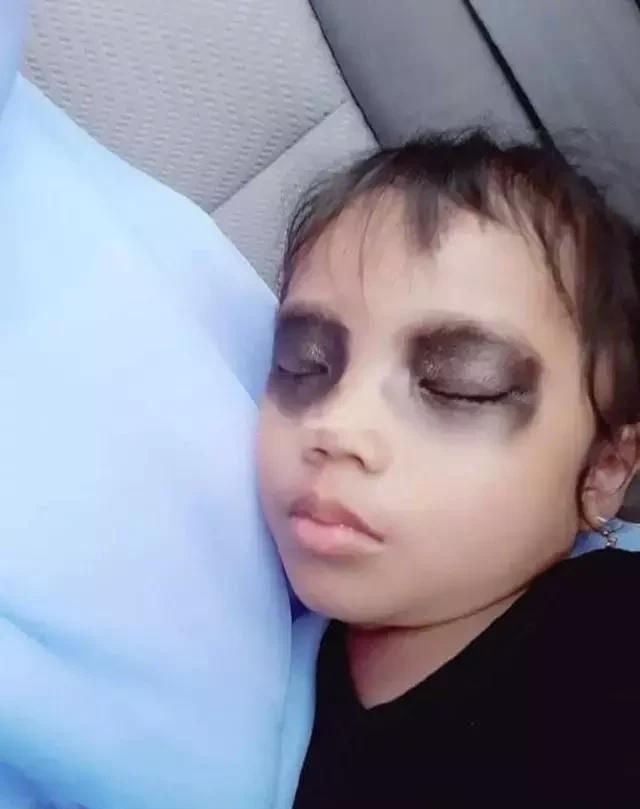 小孩沉迷手机怎么办?宝妈简单一招“制敌”,网友:简单又粗暴!