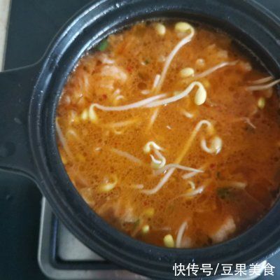 #暖冬酱在手,嗨吃部队锅#泡菜豆腐汤