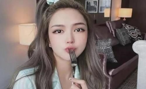 ceo|好利来CEO罗昊，在综艺节目里被女朋友周青扬画成熊猫脸