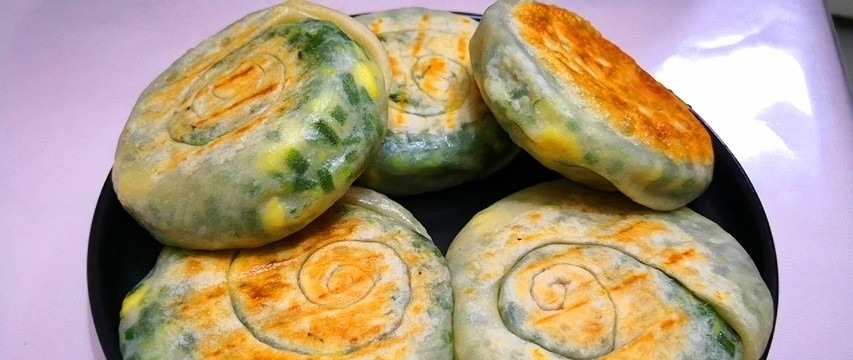 韭菜盒子用冷水还是热水和面？学会这方法，皮薄如纸，凉了也很软