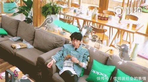 宋茜的泡菜汤、肖战的芝士条、娜扎的牛肉干,明星都吃啥零食!