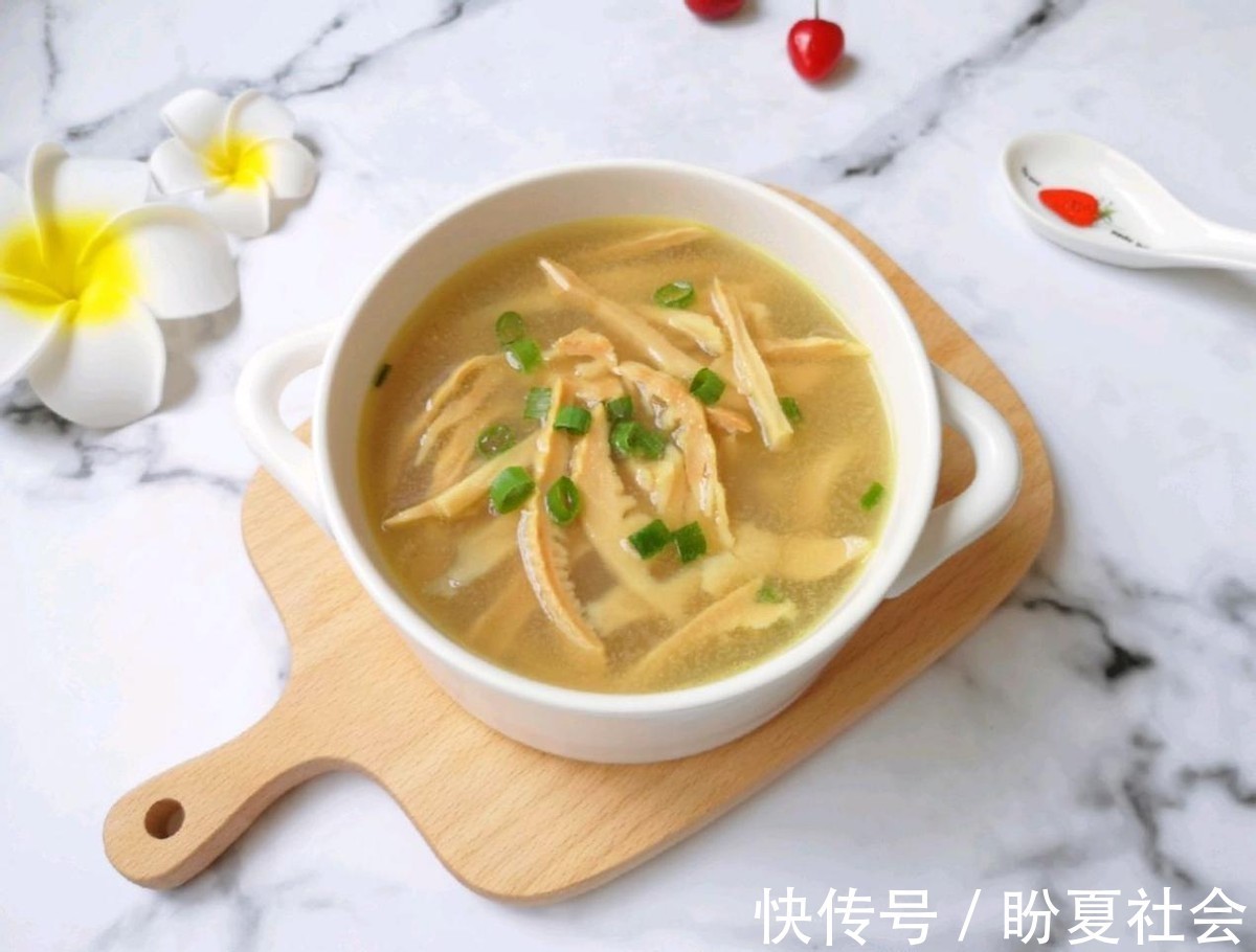 家人|鸡汤这样煲才好喝,食材简单,学会了以后做给家人吃