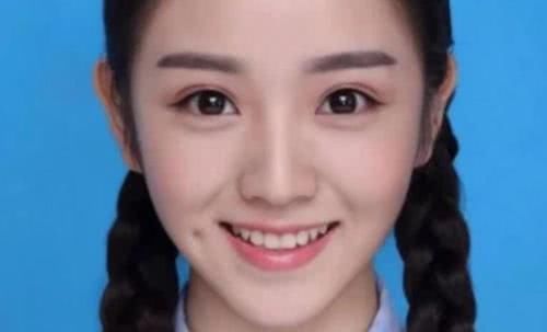 女孩子拍证件照时,记住这3个“小心机”,轻松拍出“女神照”