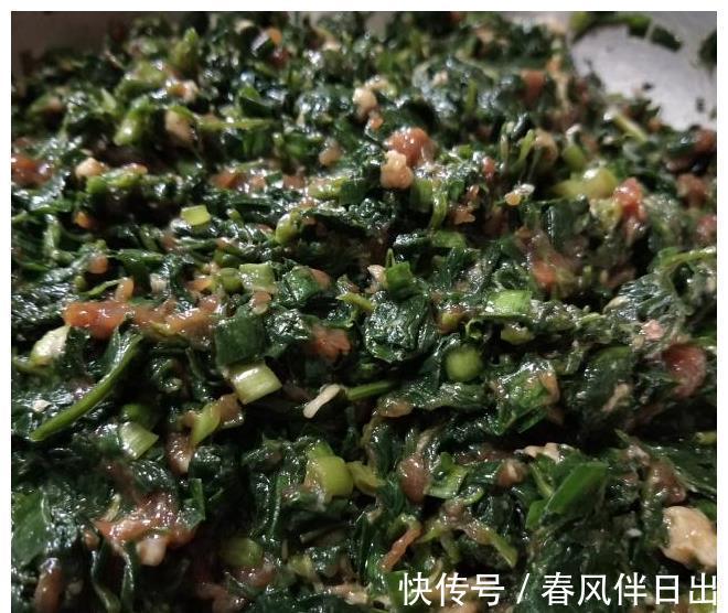 雪里红|自己在家蒸包子，鲜嫩多汁，香辣浓郁，学会再也不用外面买