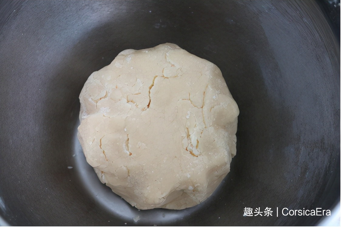 外酥里嫩的布丁塔，咬下一口层次丰富，有浓郁的巧克力味道！