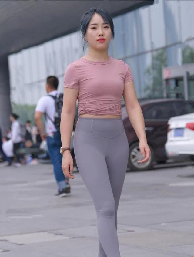 束腰 “大象腿”又何妨无非多注意以下穿搭细节,依旧彰显女人味!