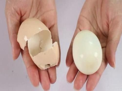 蛋壳|煮鸡蛋时,不要只用清水多加这1步,鸡蛋又香又嫩营养高