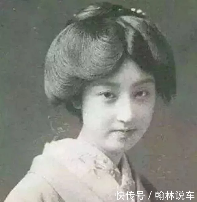 大月薰 孙中山的台湾前妻大月薰（Da Yue Kaoru）比宋庆龄美丽，年仅16岁，19岁就被遗弃