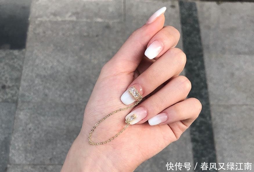 忍了灰色美甲,忍了链条美甲,看到生蚝美甲,直男这次真忍不了!