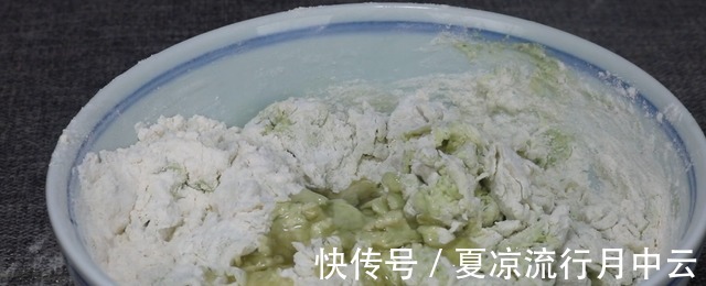 干面粉|黄瓜皮别扔了,简单一做,居然这么好吃,清淡美味,咬一口满嘴香!