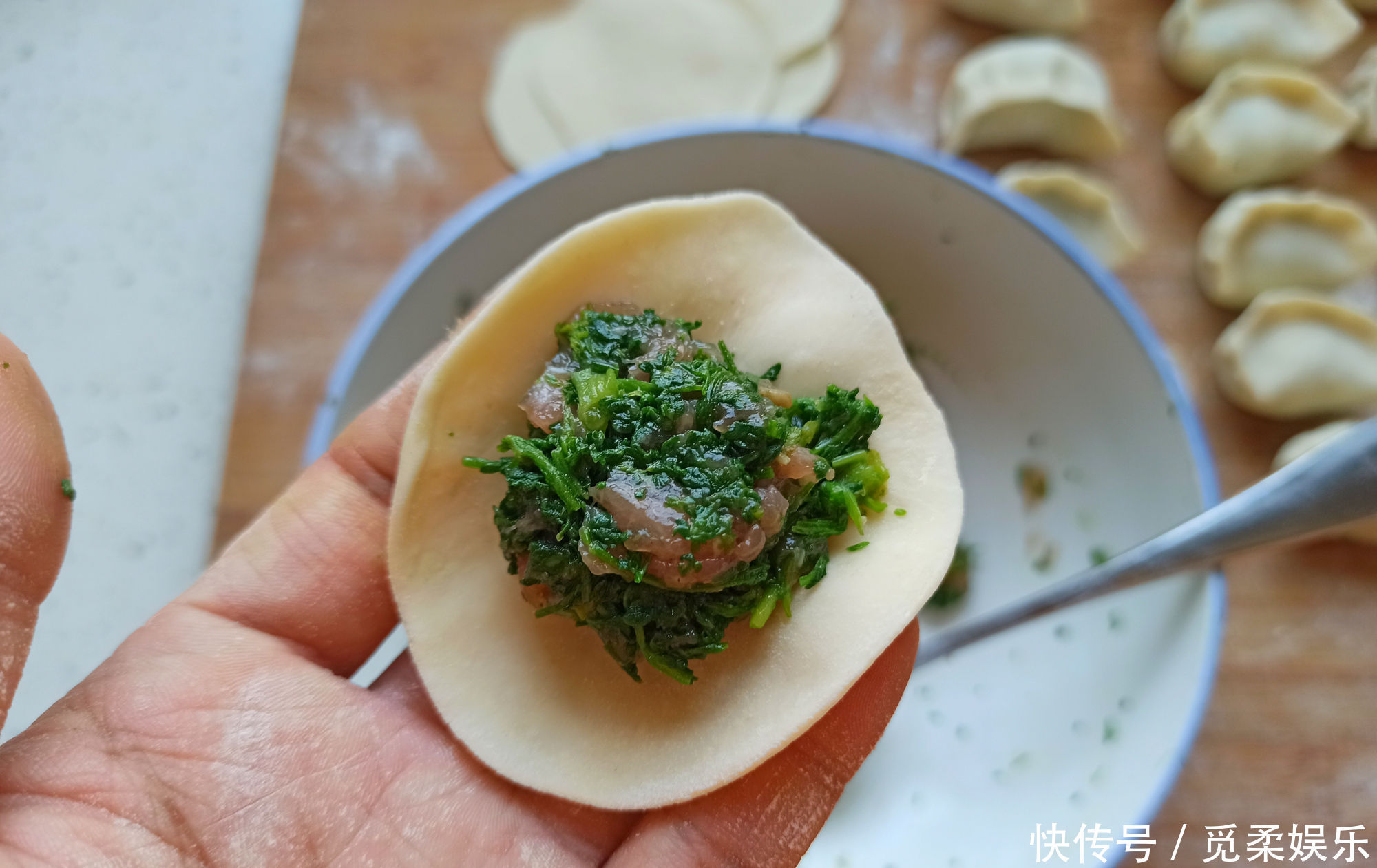 春天的野菜我只认它,做成饺子馅真香,鲜嫩多汁,城里人很少吃过