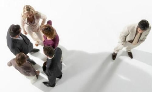 开放性|被排挤的人生有多心酸，绝地反击的人生就有多赚