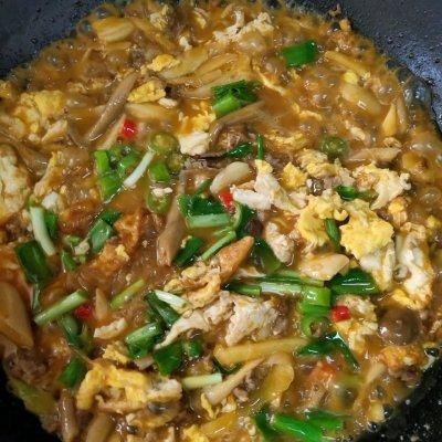 #暖冬酱在手，嗨吃部队锅#hin下饭的辣酱肉沫荷包蛋炒粉条