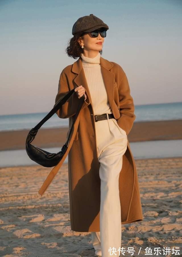 三木妈 三木妈不愧是“穿搭界”的佼佼者,大衣造型减龄时髦,照穿就很美