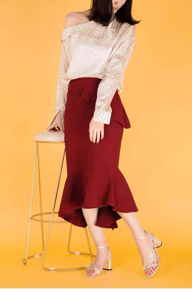 简约精致的水钻凉鞋，低调的奢华美，足以匹配你的高雅气质