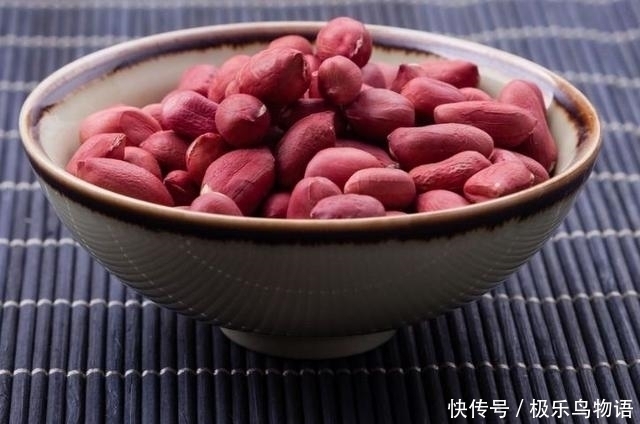每天起床空腹吃几颗花生，坚持一段时间，这4件“好事”找上你！