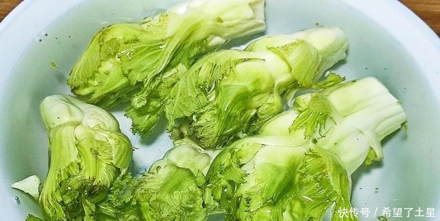  天冷多吃点儿菜，简单一做，大人小孩都爱吃，上桌就全扫光，好吃