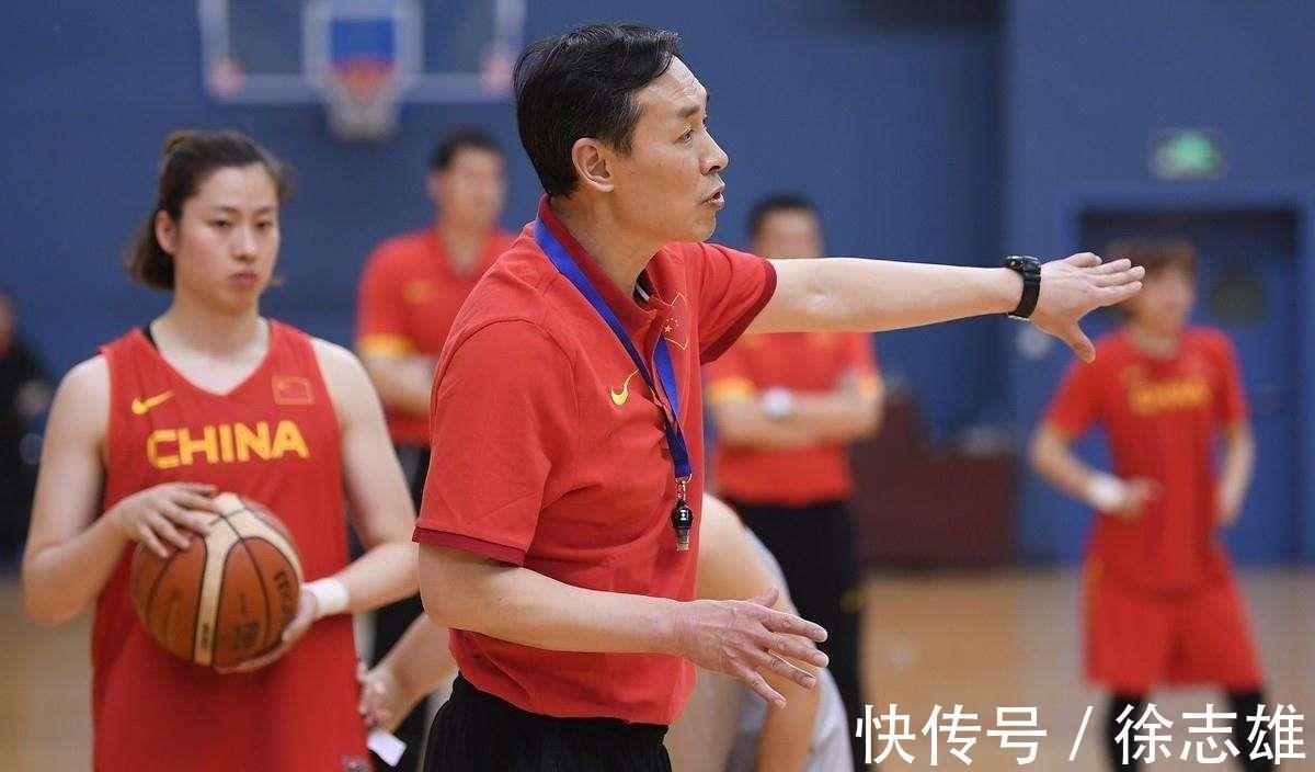 主教练|女篮换主教练!谢谢你,跟腱受伤仍坚持带队,4年时间让球队蜕变