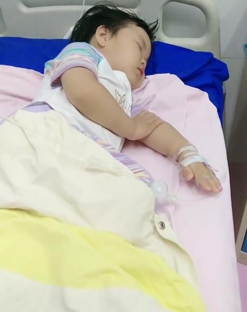 发烧|孩子吹空调吹出手足口病？到底该不该给婴幼儿吹空调？