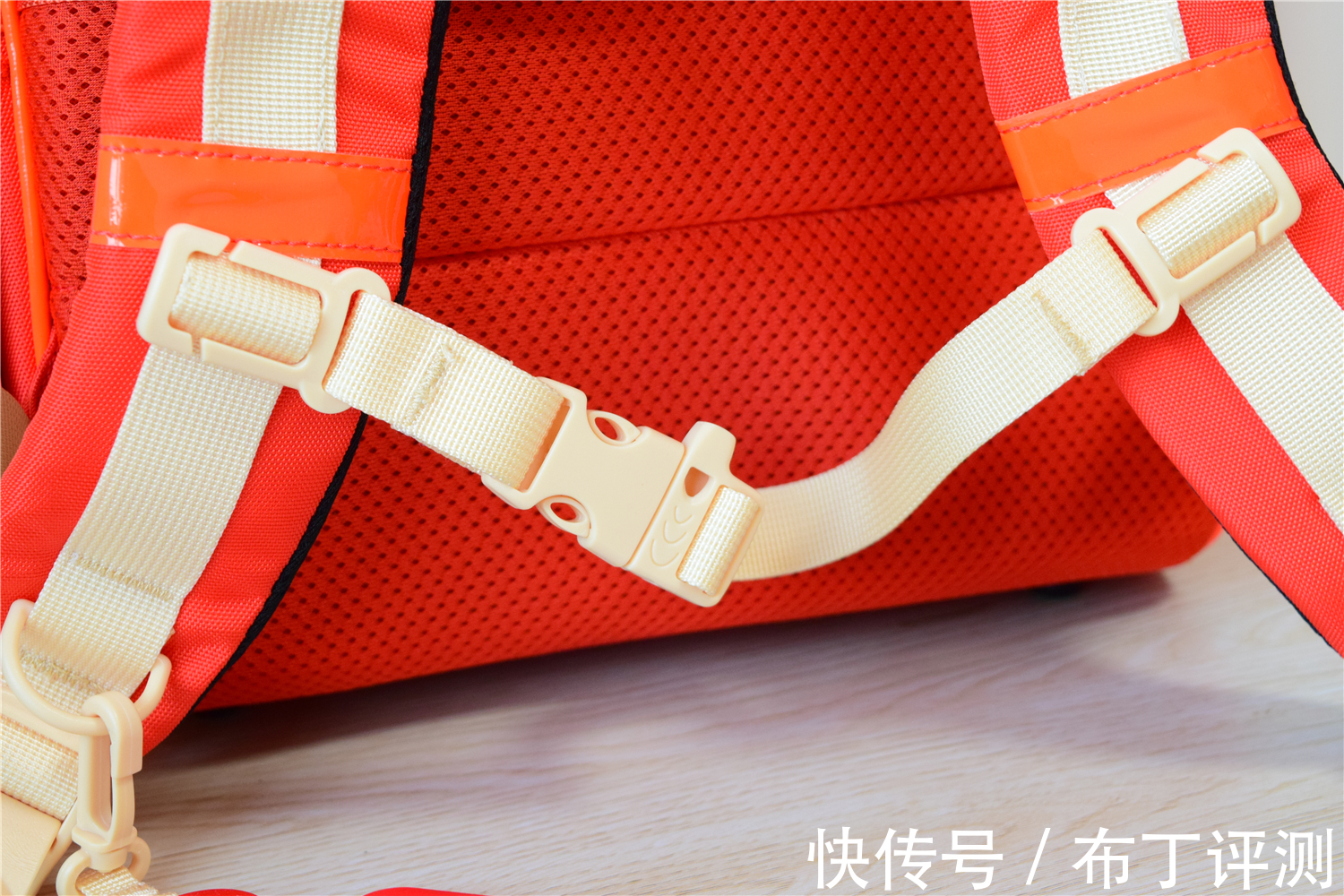 书包|悬浮减重设计,送给孩子更好的开学礼物,能抗菌还能减压护脊!