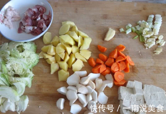 烩菜是先放豆腐还是白菜掌握这个技巧,做出的烩菜才更正宗!