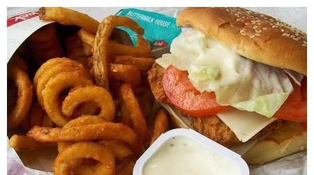 食物|在怀孕时,有4种食物孕妈多吃会不利肠胃消化,阻碍宝宝发育