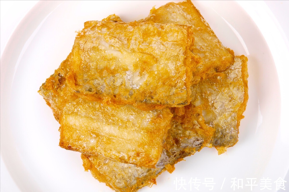 炸带鱼|炸带鱼用面粉还是淀粉酒店大厨教你一招，带鱼外焦里嫩还不腥