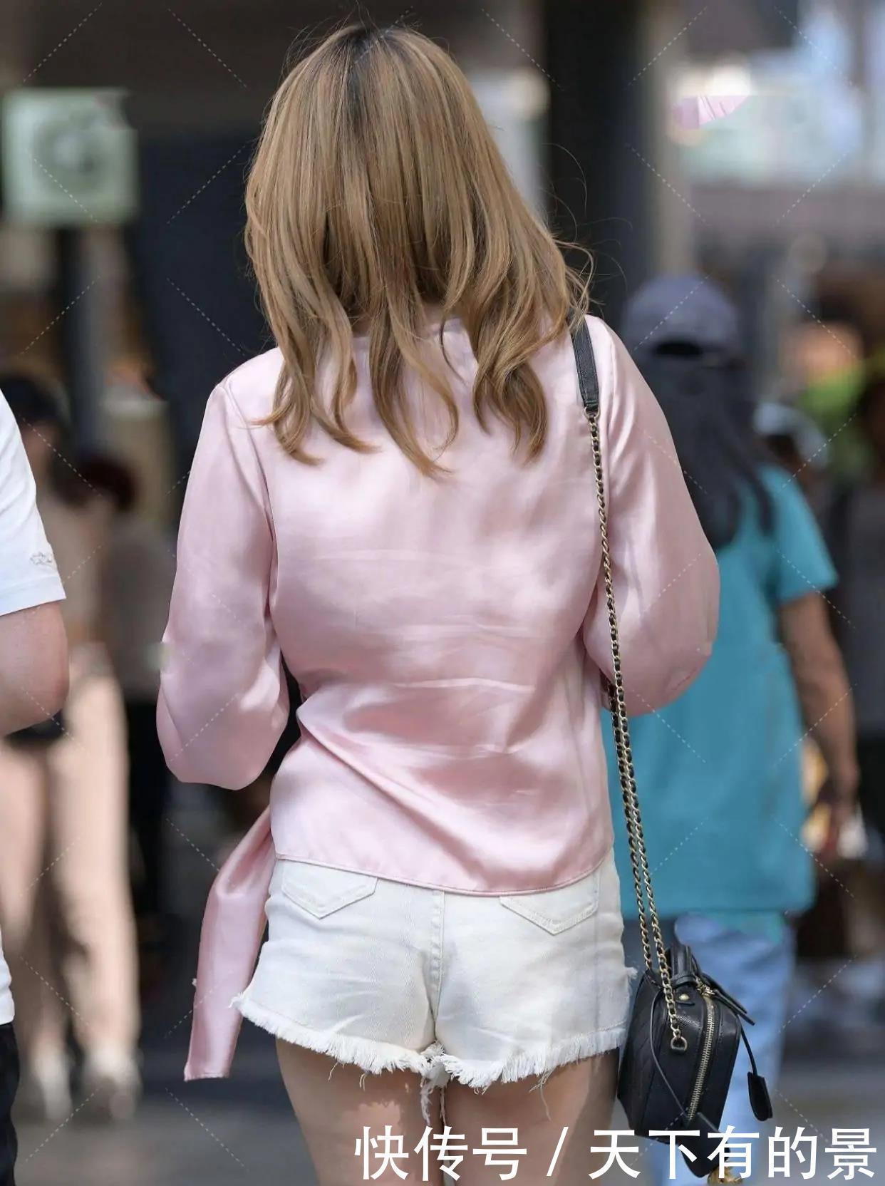 一臂之力|短裤怎么搭才好看?粉色丝质上衣可以助你一臂之力,甜美有气质