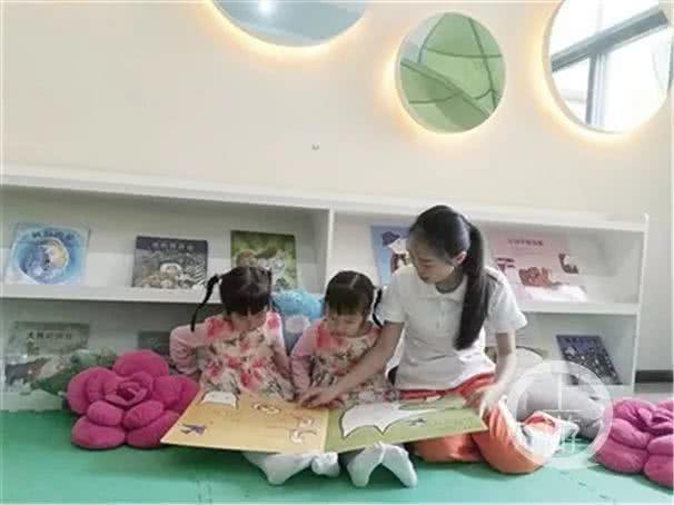 黄蒂|爸爸姓黄,给双胞胎女儿取名,开学老师点名,全班人都站了起来