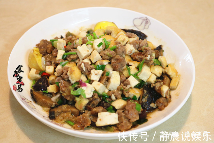 周末家人团聚,我做了此桌菜,家常小炒经济实惠,大家都很满意