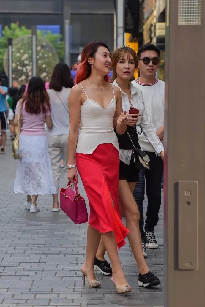 春天里|时尚高跟鞋穿搭,轻熟的魅力让你更自信