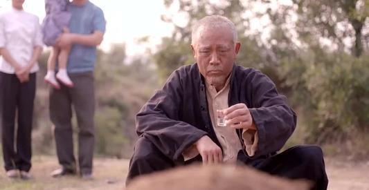 胆小|这3种性格的父亲,培养出的孩子自卑又懦弱,长大后很难有出息