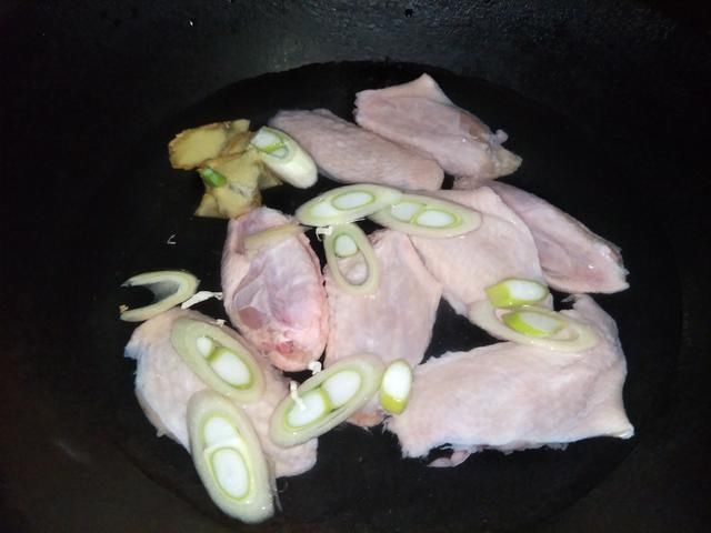 加糖|做可乐鸡翅时，到底要不要加糖？按这个好吃的做法，鸡翅香浓美味